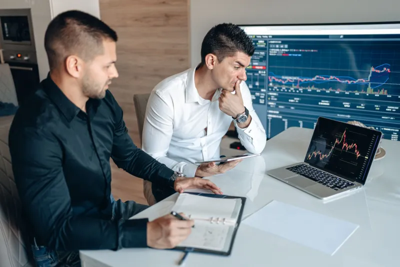Stacking the Game Script: How Smart Bettors Build Correlated Prop Tickets Around Totals